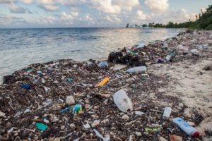 plage polluée