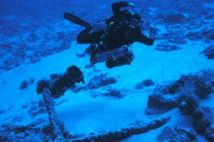 seabed diver with dpv