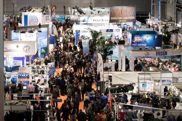 Wide plan of Diving Show